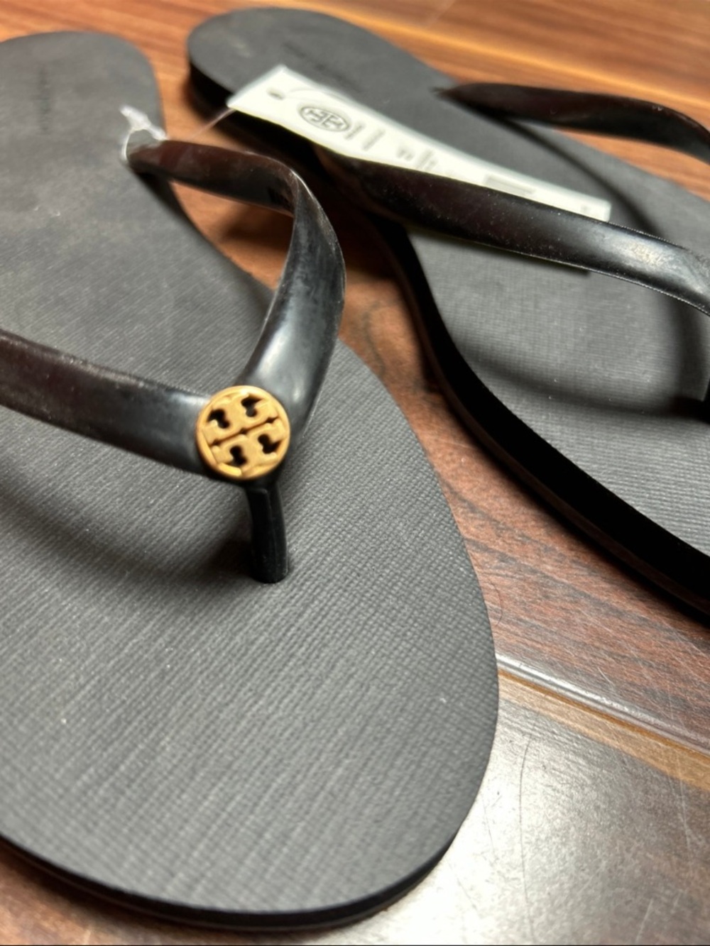 NWT ~ TORY BURCH BLACK FLIP FLOPS sz 9 - Picture 3 of 6